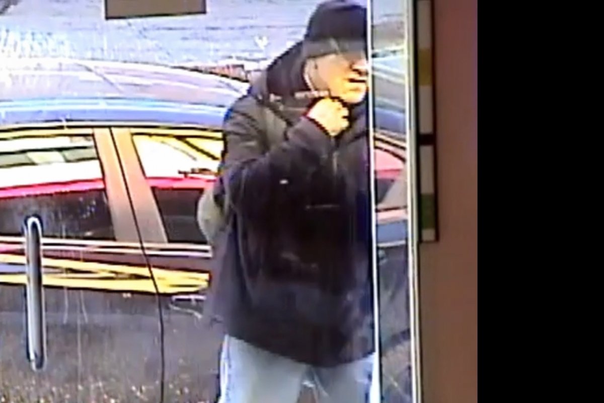 Police Searching For Suspect Connected To Multiple Cell Phone Store Robberies Across New York City