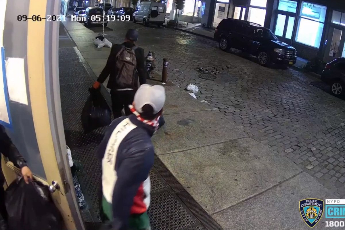 Crooks swipe $385K in designer handbags, clothing from Soho boutique