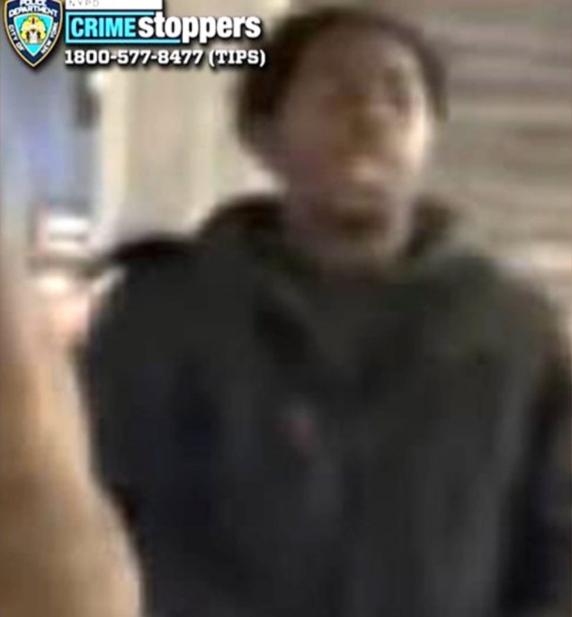 2 men injured in slashing at Queens subway station; police search for suspect