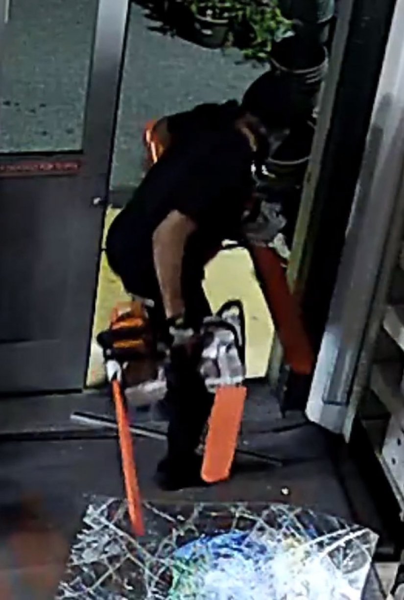 2 sought in Montgomery County hardware store burglary