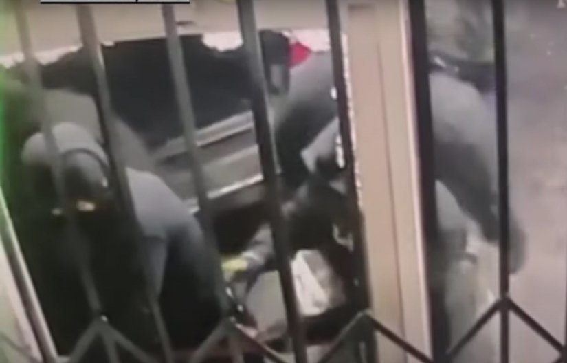 Police interrupt commercial burglary crew heist