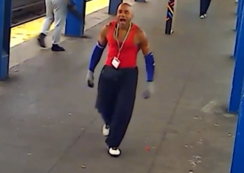 NYPD releases video of suspect wanted for assault, robbery of teen at Bronx subway station