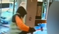 Men dressed as construction workers attempt smash-and-grab robbery at NYC jewelry shop